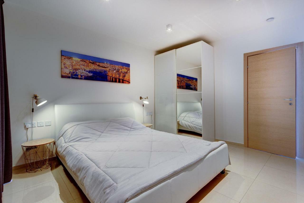 Ferienwohnung Cosy 1Br Penthouse With Terrace, Great Location Gzira Exterior foto