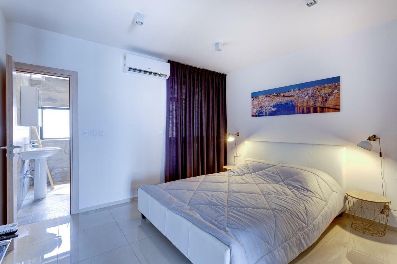 Ferienwohnung Cosy 1Br Penthouse With Terrace, Great Location Gzira Exterior foto