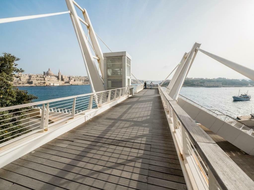Ferienwohnung Cosy 1Br Penthouse With Terrace, Great Location Gzira Exterior foto